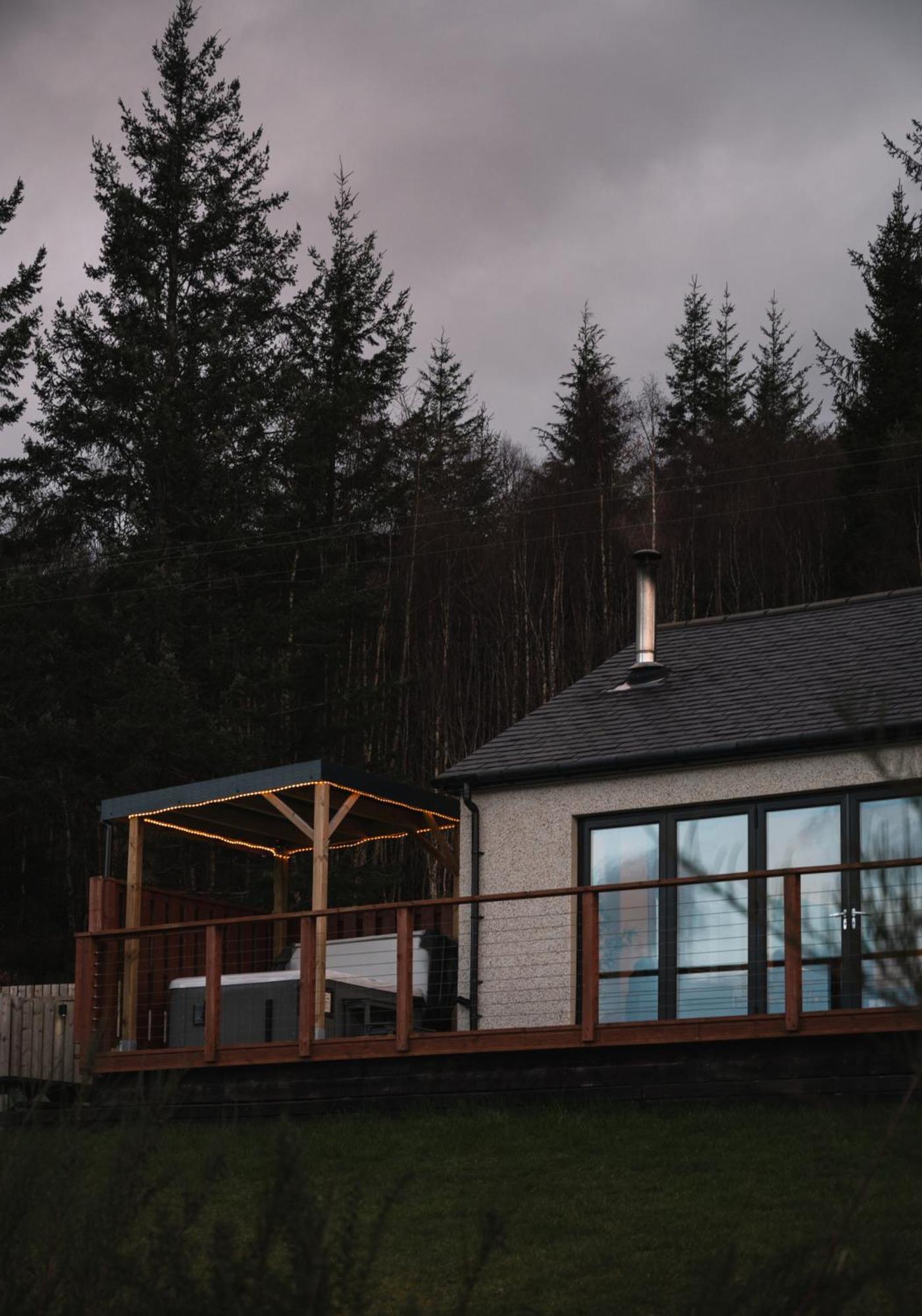Shoreland Lodges - Cherry Lodge ฟอร์ตออกัสตัส ภายนอก รูปภาพ