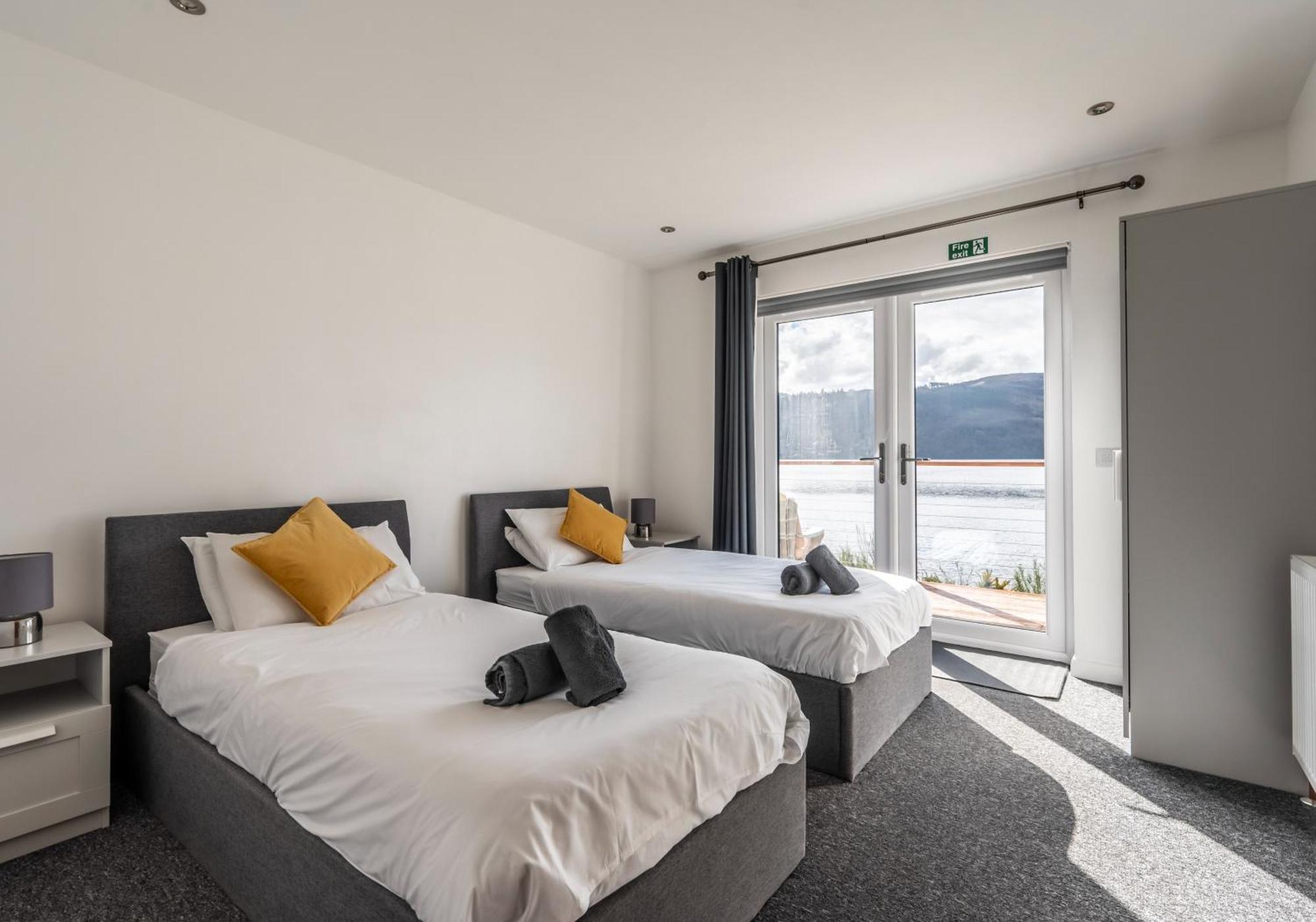 Shoreland Lodges - Cherry Lodge ฟอร์ตออกัสตัส ภายนอก รูปภาพ