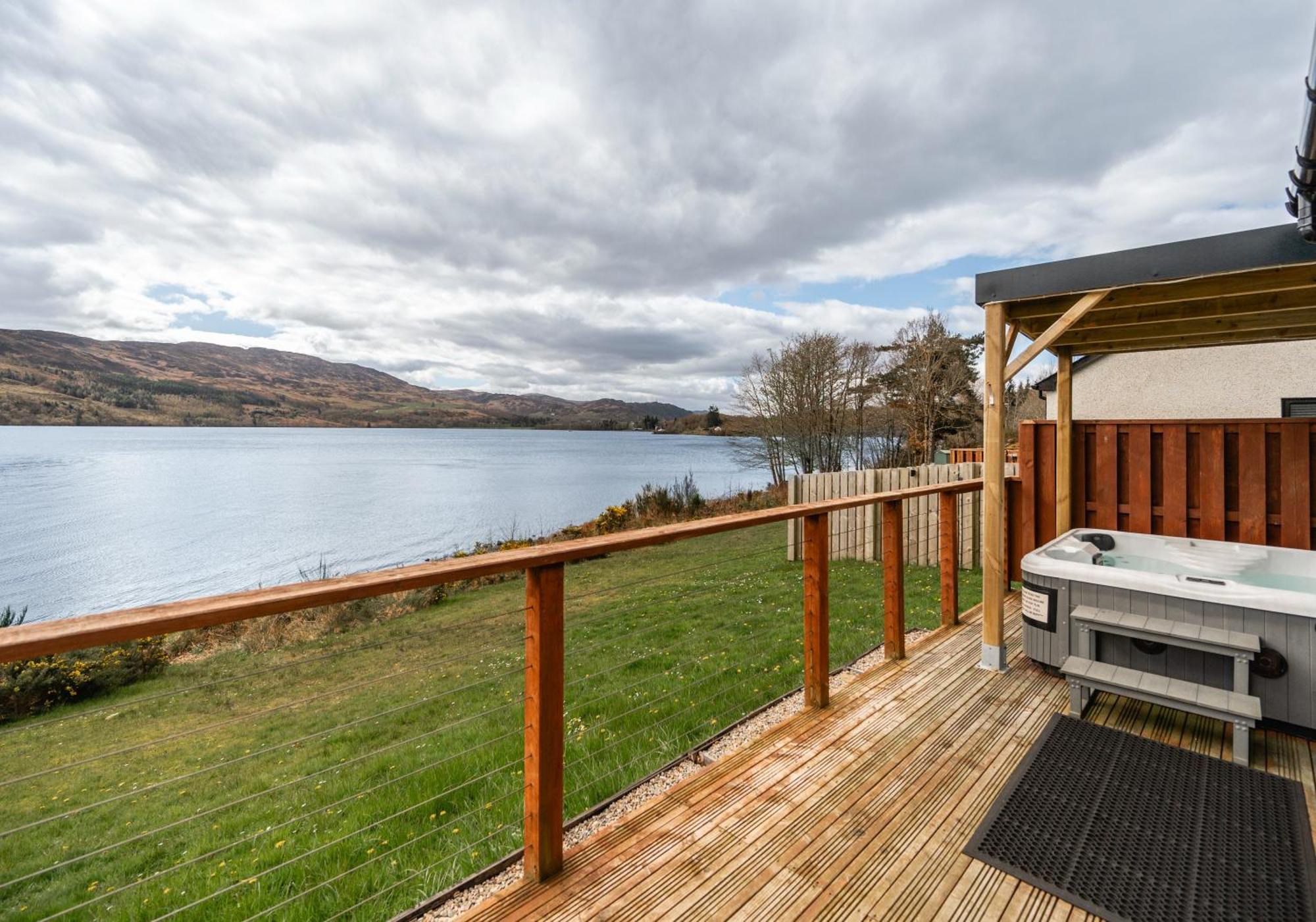 Shoreland Lodges - Cherry Lodge ฟอร์ตออกัสตัส ภายนอก รูปภาพ