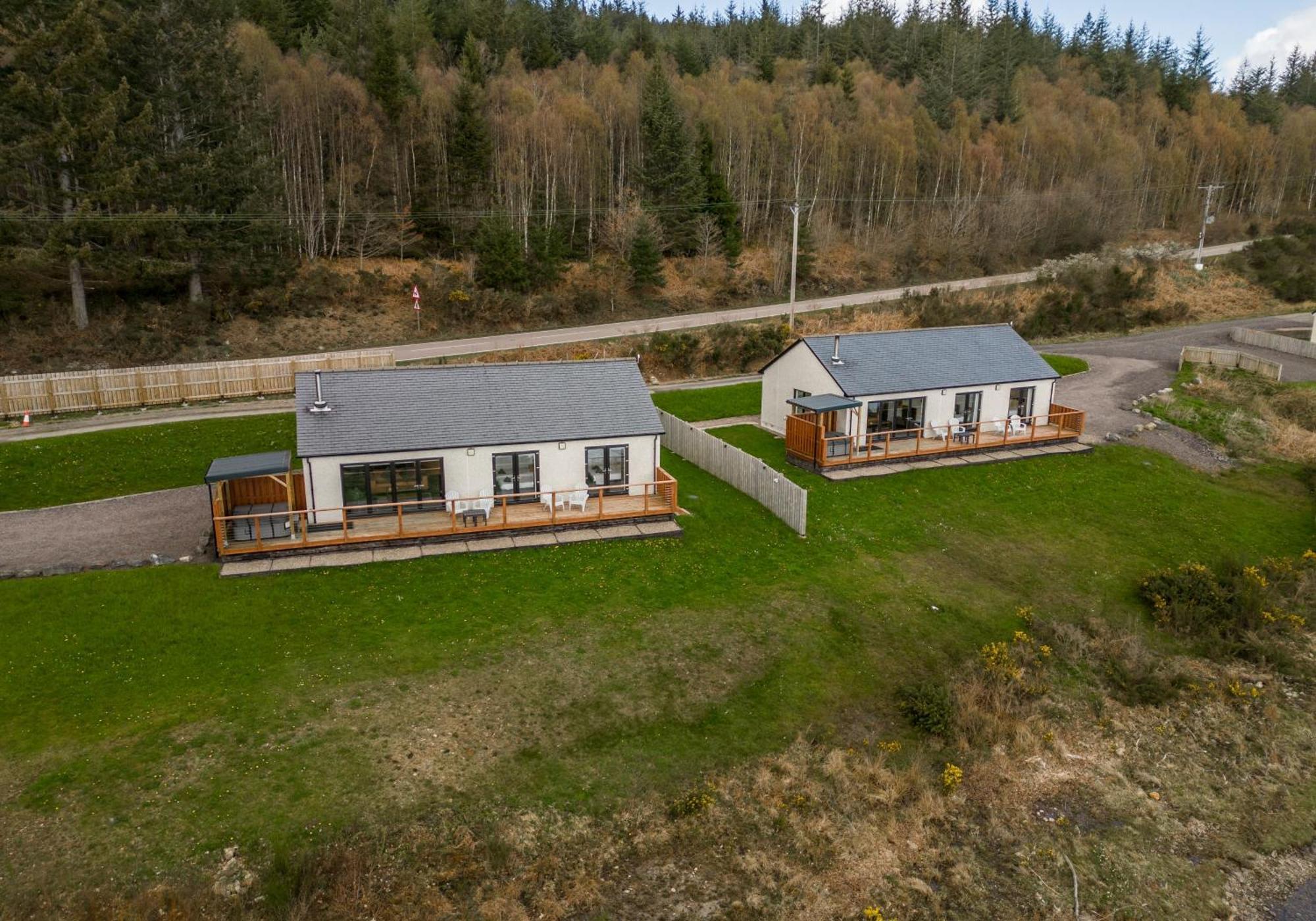 Shoreland Lodges - Cherry Lodge ฟอร์ตออกัสตัส ภายนอก รูปภาพ